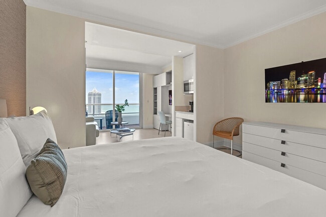 Building Photo - 4385 Collins Ave Unit SI ID1540495P