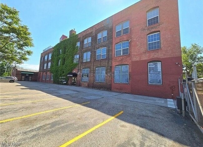 Photo - 1667 E 40th St Unit 3G