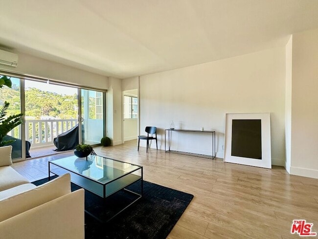Photo - 999 N Doheny Dr Unit 904