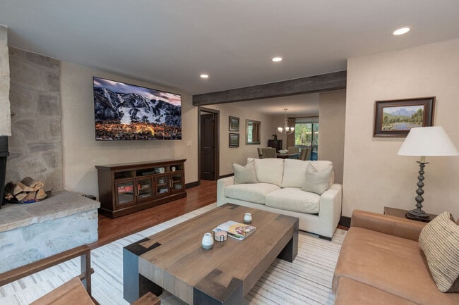 Building Photo - 1024 E Hopkins Ave Unit ID1339910P