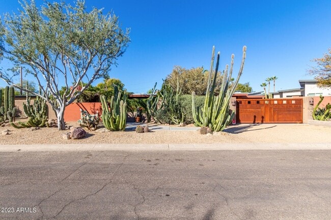 Building Photo - 5018 N 71st Pl