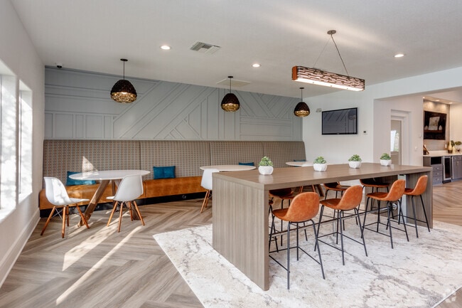 Interior Photo - The Highlands