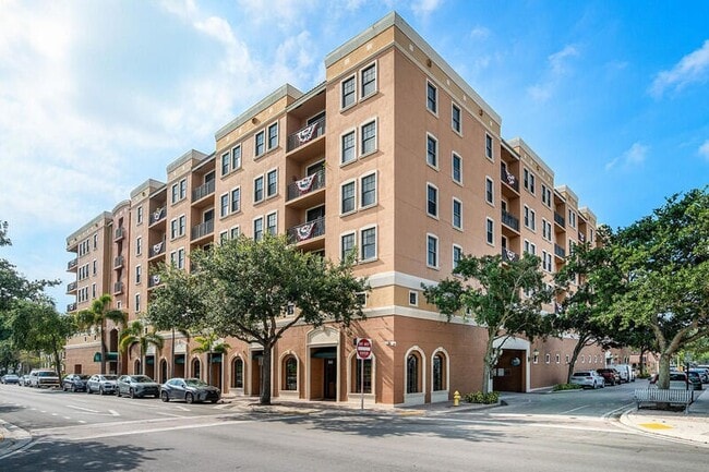 Building Photo - 511 Lucerne Ave Unit 618