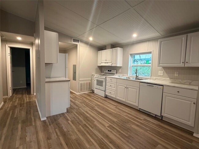 Building Photo - 21475 Coyote Trail Unit 2