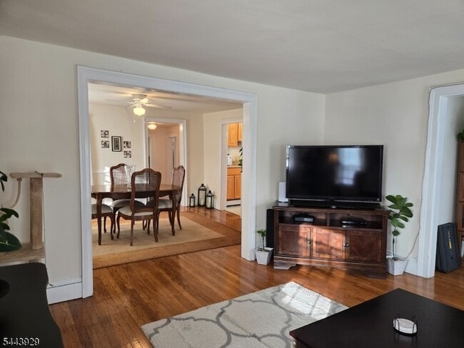 Photo - 18 E Main St