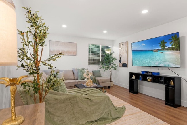 Photo - 1676 Raynell Way Unit ID1316300P