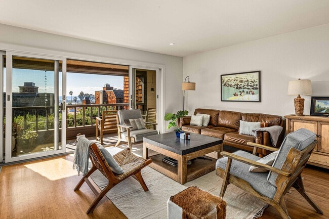 Building Photo - 12933 Caminito Del Canto Unit ID1255602P