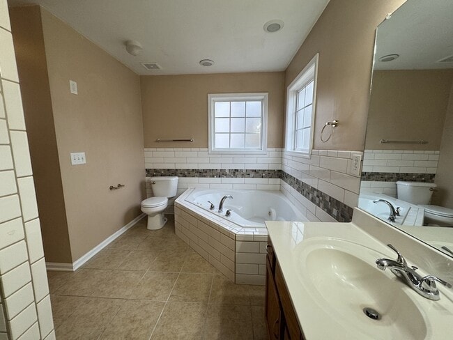 Photo - 1872 Darlington Dr