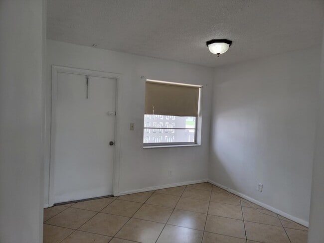 Photo - 4310 NW 12th Ct Unit 205