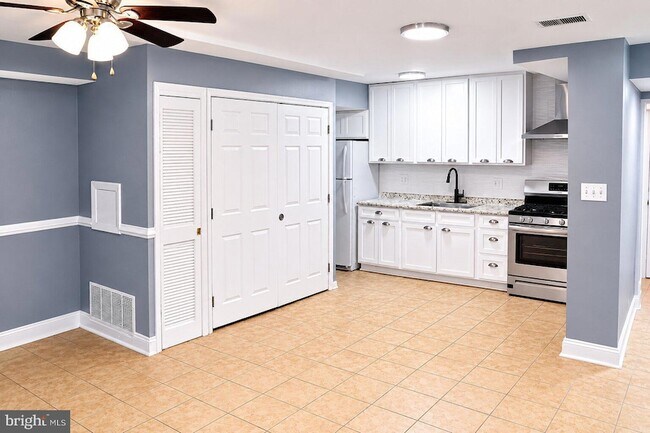 Building Photo - 63 Galveston Pl SW Unit B