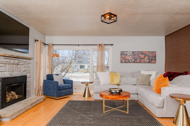 Building Photo - 85 N Reserve Ave Unit ID1374252P