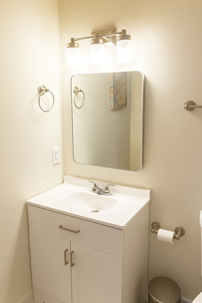 Photo - 1937 Woodford Rd Unit SI ID1473412P