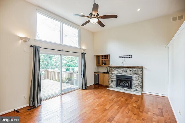 Photo - 127 Kings Croft Dr