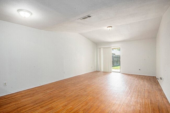 Photo - 6819 W Cleburne Rd