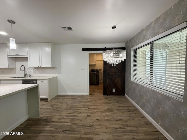 Photo - 2514 E Fairmount Ave