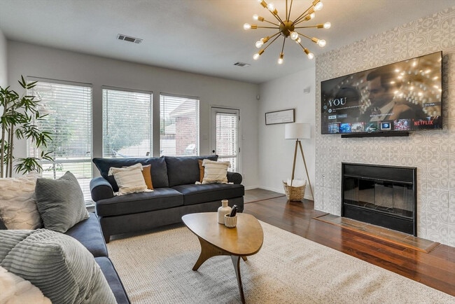 Building Photo - 7007 Longmeadow Dr Unit ID1056390P