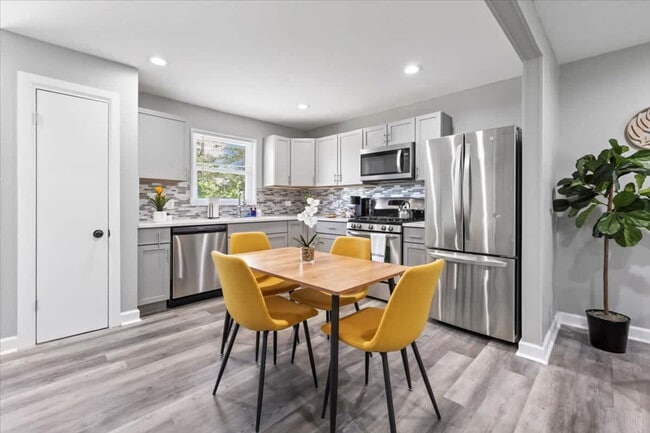 Photo - 33 Crescent Rd Unit ID1237897P