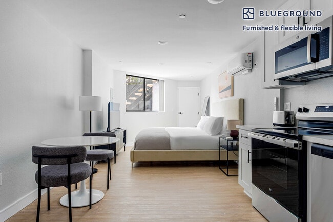 Building Photo - 747 Gayley Ave Unit FL1-ID1395