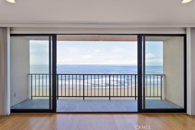 Photo - 721 Esplanade Unit 403