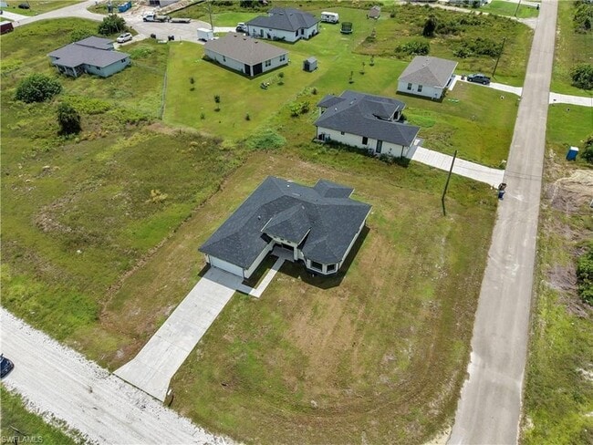 Photo - 727 Aletha Ave S