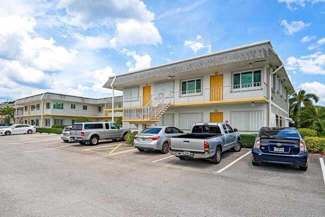 Building Photo - 3120 Lake Osborne Dr