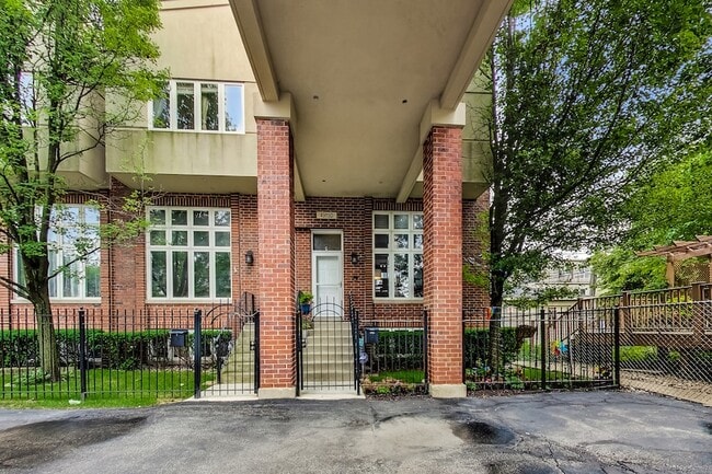 Building Photo - 4915 W Gunnison St