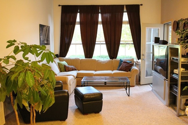 Photo - Valencia Place