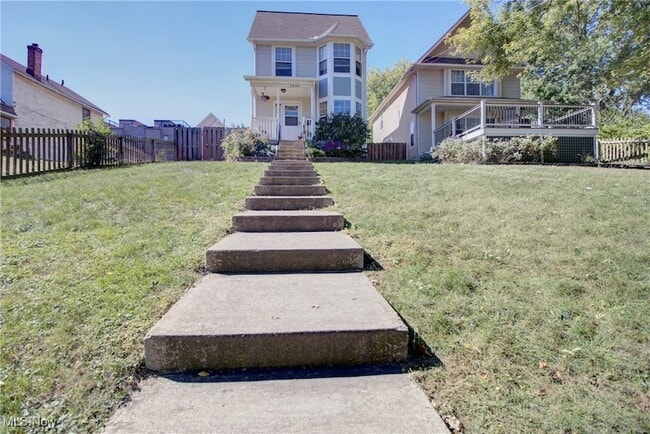 Photo - 2494 W 7th St