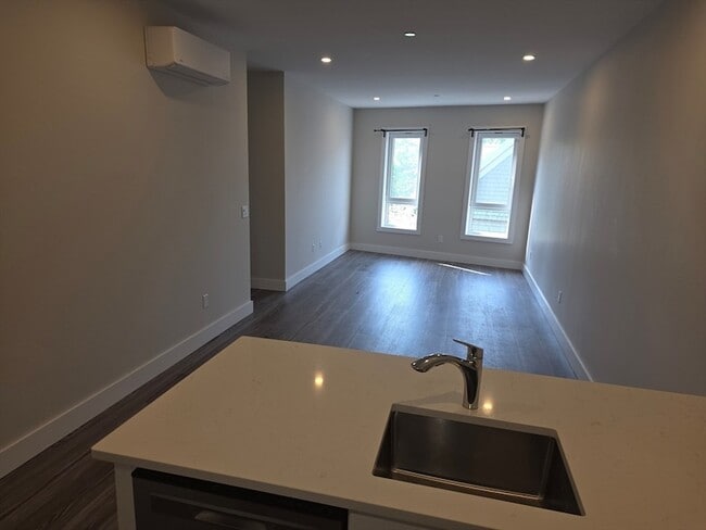 Photo - 64 Tolman St Unit 5