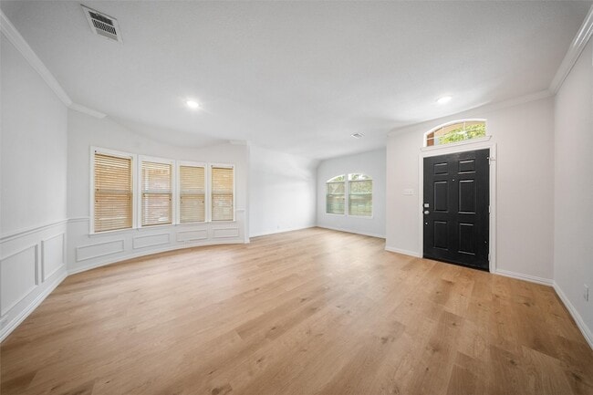 Photo - 6000 Meadowglen Dr