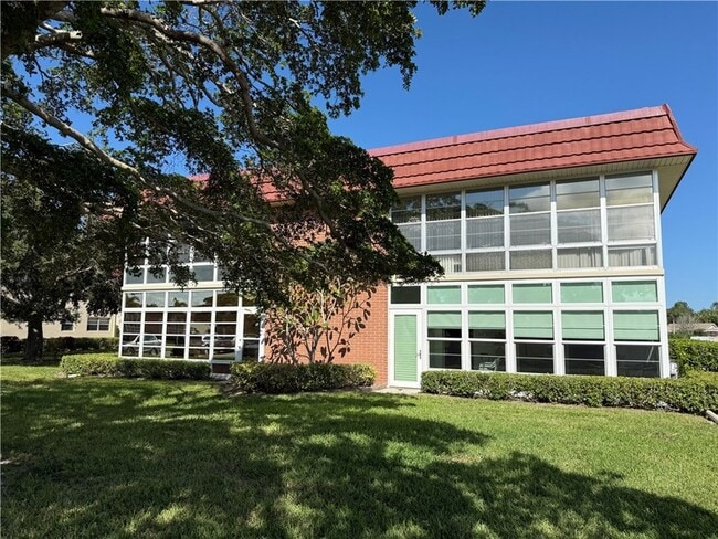 Building Photo - 31 Pine Arbor Ln Unit 206