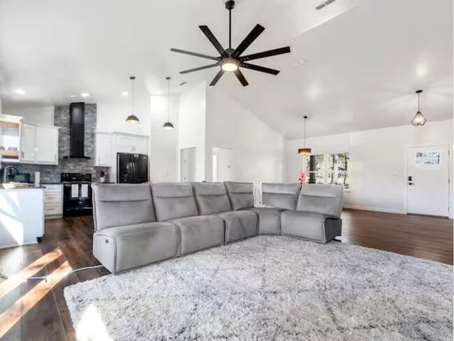 Photo - 134 Blackberry Ln