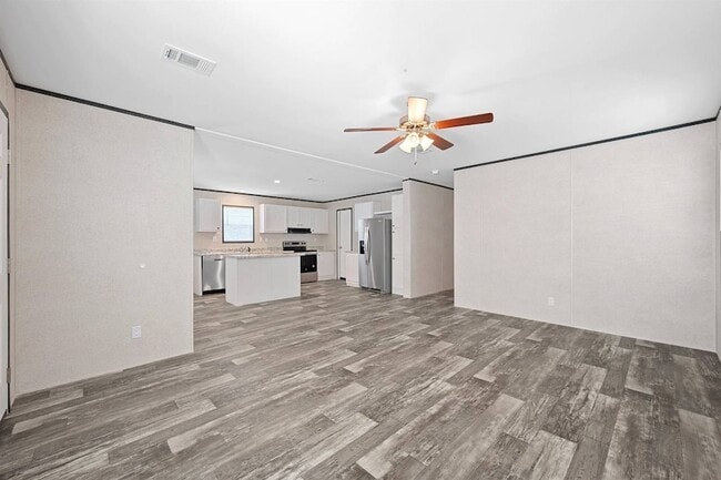 Photo - 305 W Buell Dr