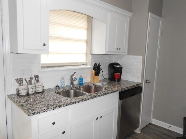 Photo - 7108 Gatewood Dr