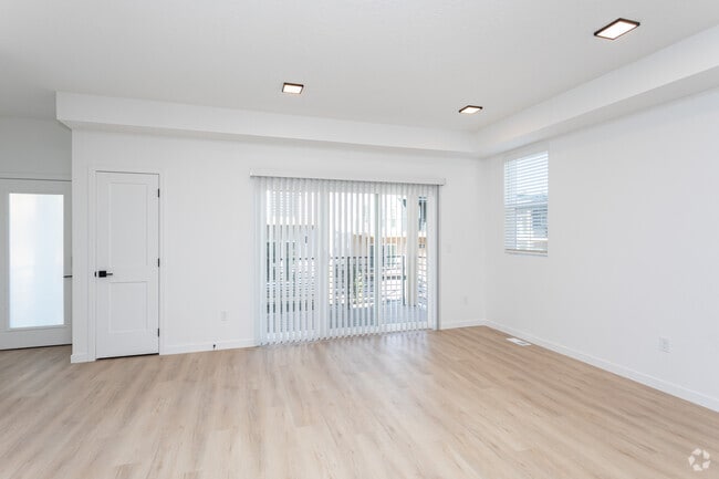 5BR, 3.5BA - Juniper - Living Room - Desert Sol Villas