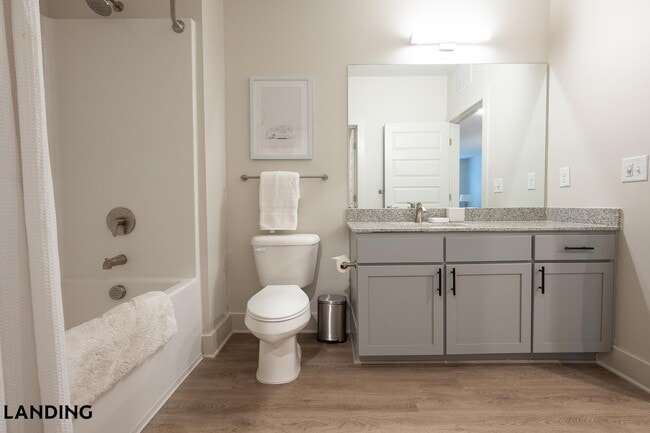 Photo - 404 W 26th St