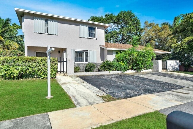 Photo - 20537 SW 92nd Ct