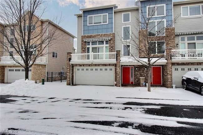 Building Photo - 2239 City View Dr