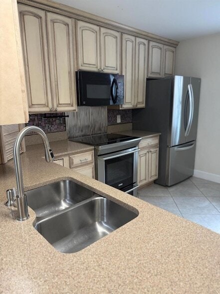 Photo - 1303 Lakeview Dr E