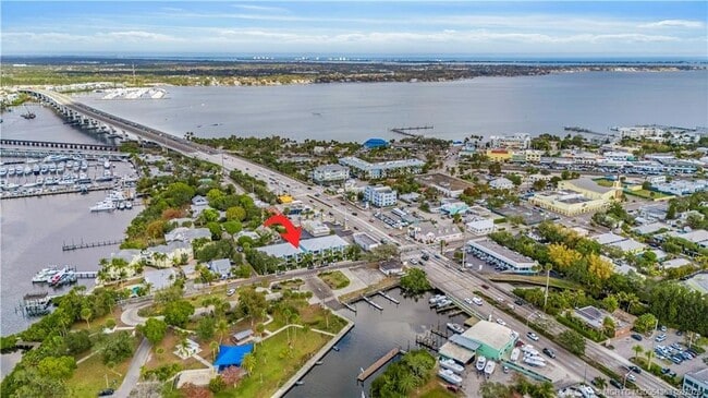 Photo - 521 SW Ocean Blvd