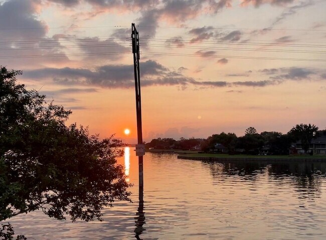 Photo - 221 Capetown Way