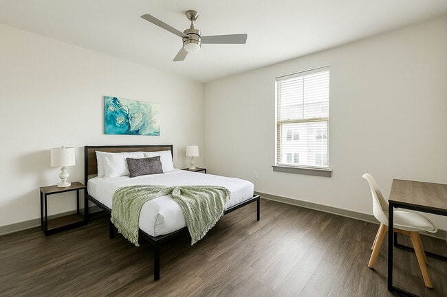 Photo - 111 E 4th St Unit SI ID1075283P