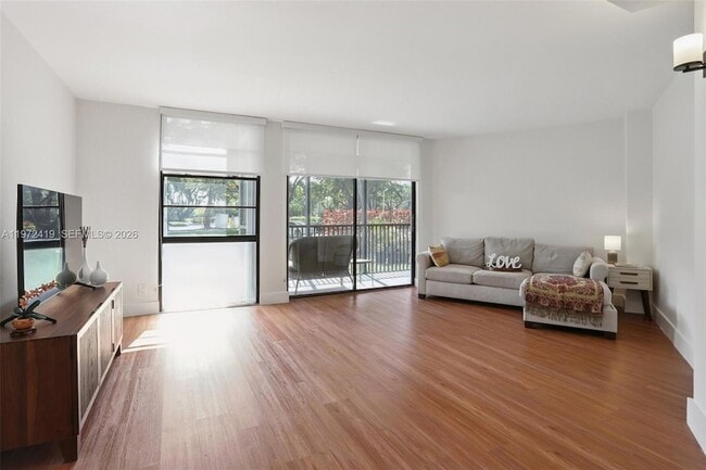 Building Photo - 3101 N Country Club Dr Unit 102