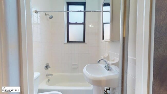 Photo - 505 Henry St Unit 1B