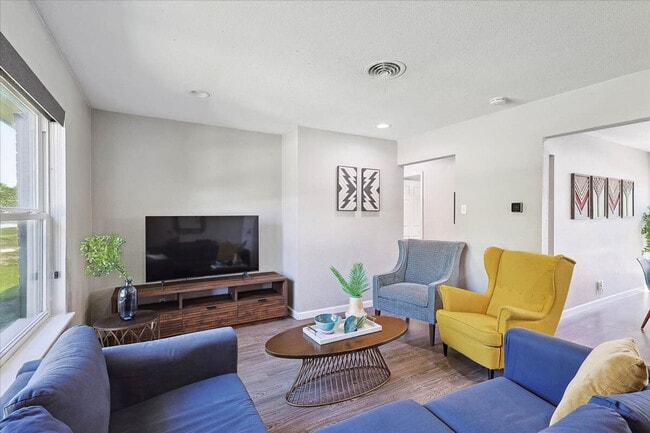 Photo - 530 E Tyler St Unit ID1019482P