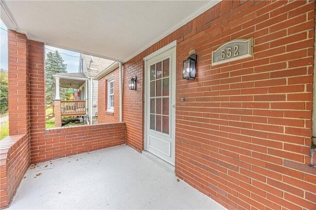 Photo - 552 Stephens St