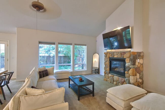 Building Photo - 2372 NW Meadows Dr Unit SI ID1550268P