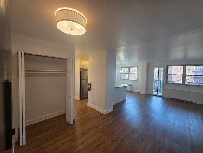 Photo - 7100 JFK Blvd E