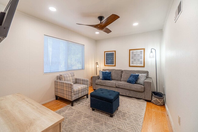 Photo - 820 Oriole Way Unit SI ID1542646P