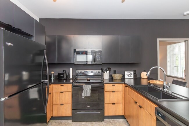 Trails Bend 2 Bedroom 2 Bath Furnished Kitchen - Trail's Bend Apartments